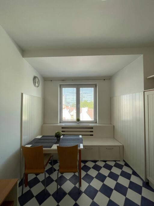 Apartman Obchodna 브라티슬라바 외부 사진